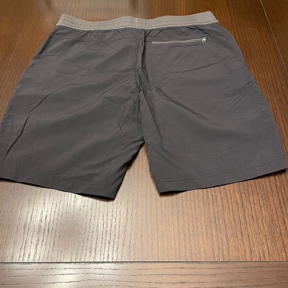 TNF mens shorts - Picture 2 of 3